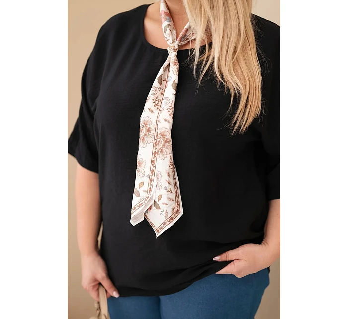 Dámská viskózová halenka Plus size s krátkým rukávem a ozdobným šátkem černá