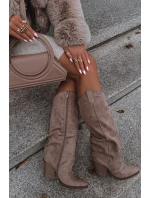 kozačky na podpatku z eko semiše béžové  Damskie model 21715105 - Boto