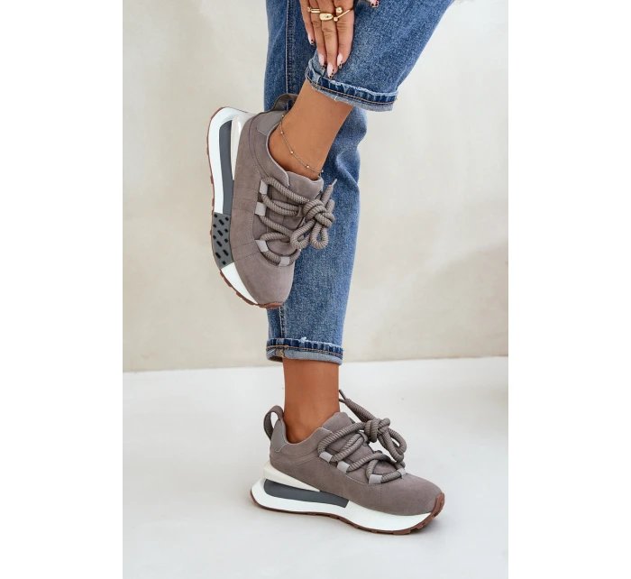Semišové dámské sneakersy na platformě s tlustým šněrováním Artiker 54C1463 šedé Semišové dámské sneakersy na platformě s tlustým šněrováním Artiker 54C1463 šedé