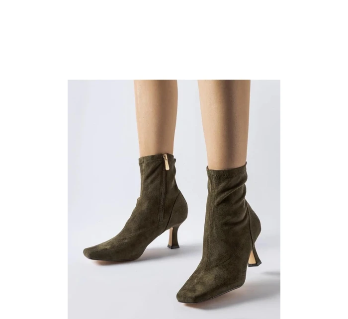 Boty na podpatku model 205090 Solea Boty na podpatku model 205090 Solea