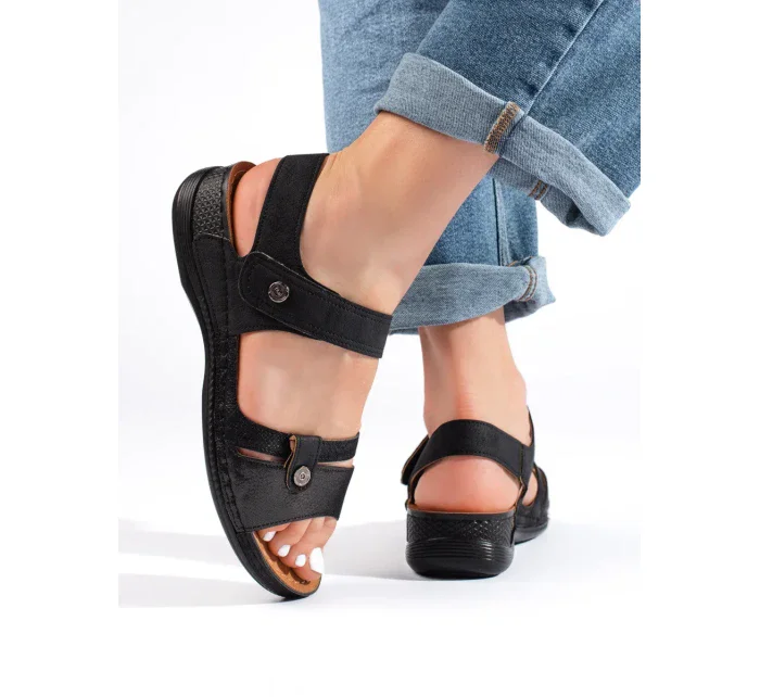 Praktické sandály černé dámské na plochém podpatku Praktické sandály černé dámské na plochém podpatku