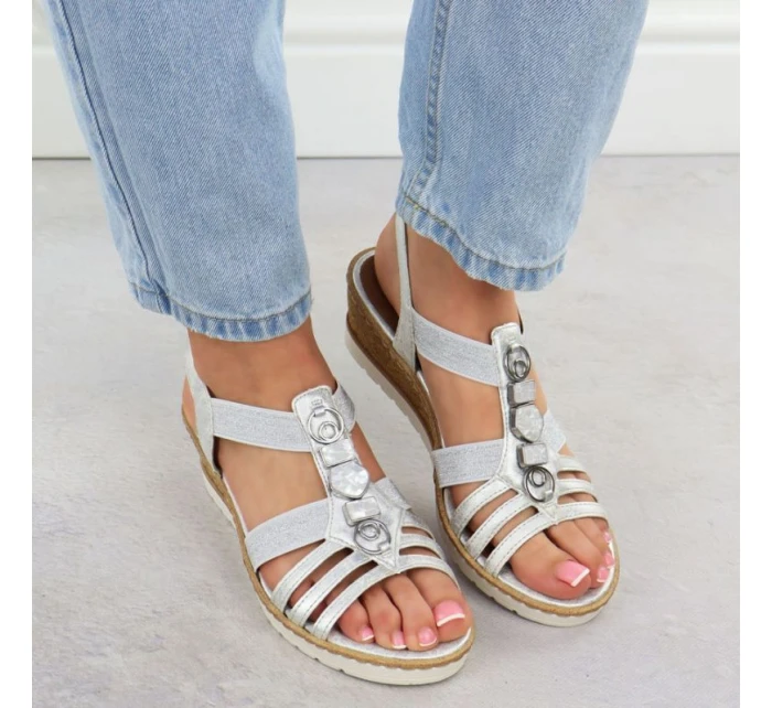 Dámské stříbrné sandály na podpatku s pásky model 21904798 - Remonte