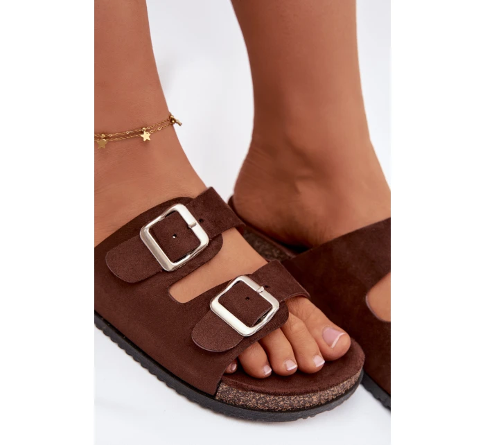 Dámské pantofle s přezkami Čokoládové model 21908427 - Boto