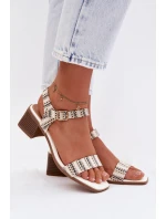 Dámské sandály na bílé model 21961051 - Boto Dámské sandály na bílé model 21961051 - Boto