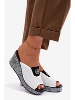 Kožené nazouváky na platformě s ozdobou model 22100370 Bílé - S.Barski