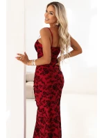 645-2 Přiléhavé maxi šaty s obálkovým výstřihem a rozparkem - vínové s elegantním vzorem