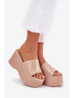 Dámské Pantofle Na Platformě A Klínu Béžové model 21687188 - Boto Dámské Pantofle Na Platformě A Klínu Béžové model 21687188 - Boto