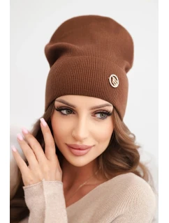 Dámská čepice z modalu a viskózy s ozdobným knoflíkem světle hnědá