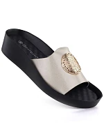 Dámské žabky na zlaté platformě model 22072433 - Potocki