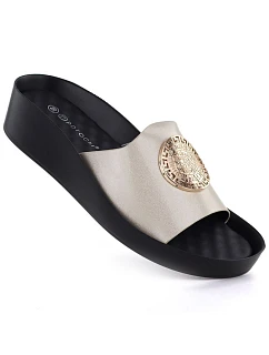 Dámské žabky na zlaté platformě model 22072433 - Potocki