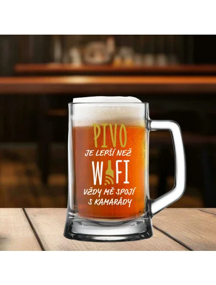 PIVO - LEPŠÍ NEŽ WI-FI, VŽDY MĚ SPOJÍ S KAMARÁDY - pivní sklenice 0,5 l 