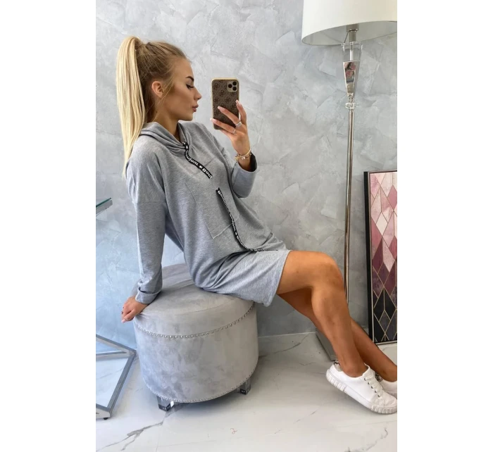 Šaty s kravatou šedé