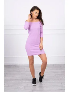 Pruhované vypasované šaty ve fialové barvě