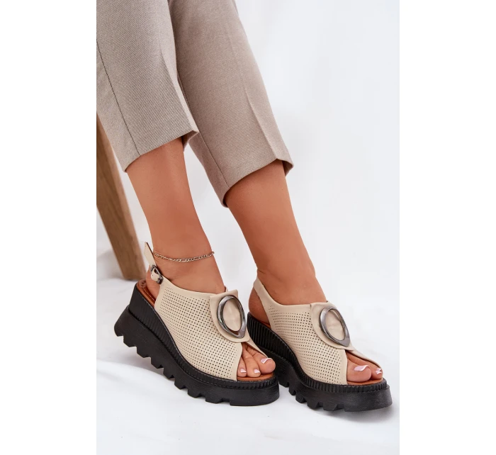 Dámské Kožené Sandály Na Klínu S Ozdobou Béžové Artiker model 21695584 - Boto