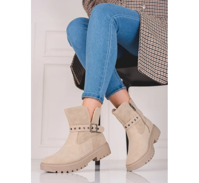 Trendy hnědé kotníčkové boty dámské na plochém podpatku Trendy hnědé kotníčkové boty dámské na plochém podpatku