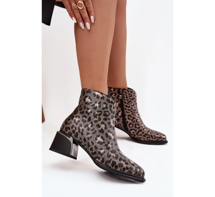 Kožené dámské kotníkové boty na sloupkovém podpatku, zateplené, vzor leopard D&A – černo/zlaté Kožené dámské kotníkové boty na sloupkovém podpatku, zateplené, vzor leopard D&A – černo/zlaté