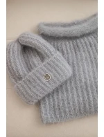 Dámská sada čepice a šály s ozdobným tmavě šedá model 21803179 - K-Fashion Dámská sada čepice a šály s ozdobným tmavě šedá model 21803179 - K-Fashion