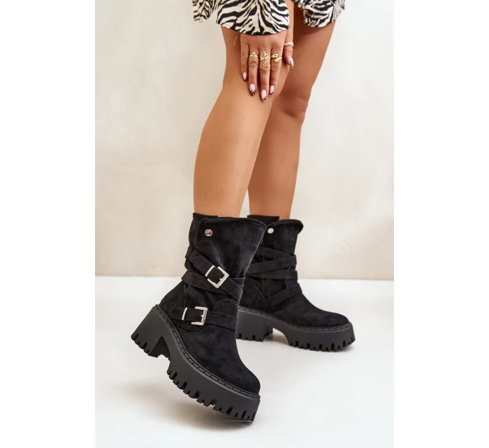 Dámské botky na masivním podpatku s přezkami a páskem černé model 21670399 - Boto Dámské botky na masivním podpatku s přezkami a páskem černé model 21670399 - Boto