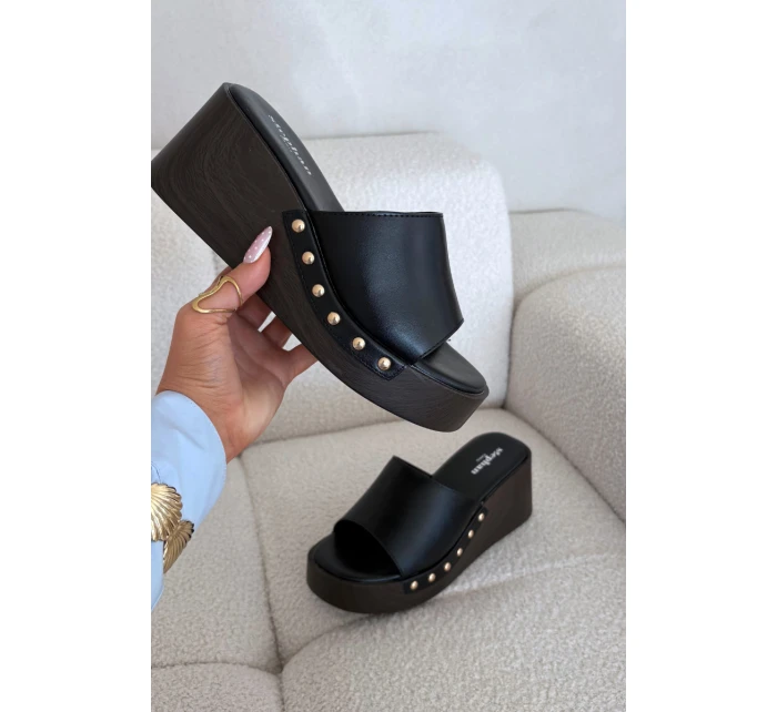 Dámské nazouváky na platformě se zlatými nýty Černé Arionne