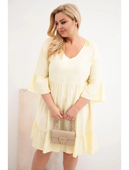 Dámské šaty Plus Size z viskózy s ažurovým zdobením žlutá Dámské šaty Plus Size z viskózy s ažurovým zdobením žlutá