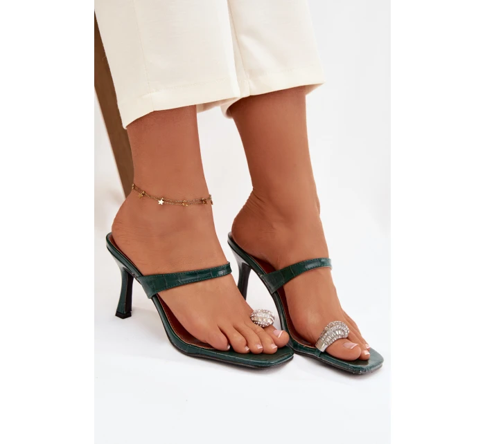 Dámské lodičky na podpatku s ozdobným detailem tmavě zelené model 21943395 - Boto Dámské lodičky na podpatku s ozdobným detailem tmavě zelené model 21943395 - Boto