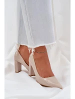Lakované dámské lodičky na širokém podpatku Kilanne – béžové Lakované dámské lodičky na širokém podpatku Kilanne – béžové