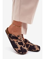 Kožené semišové pantofle s přezkou v  1905 model 22125824 - Zazoo