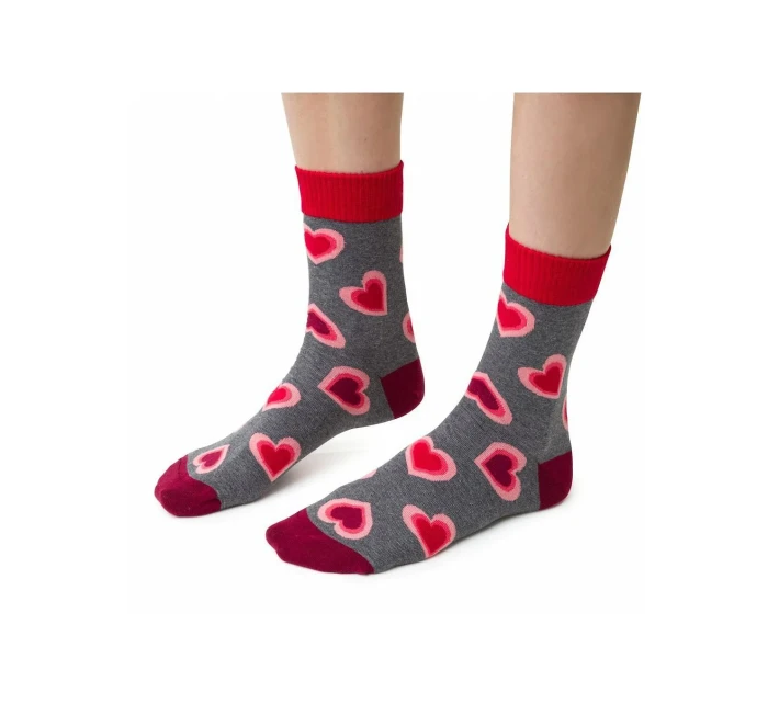 Vzorované pánské ponožky Steven art.136 Srdíčka
