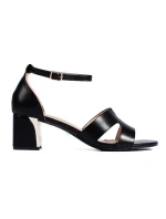 Jedinečné dámské černé sandály na širokém podpatku Jedinečné dámské černé sandály na širokém podpatku