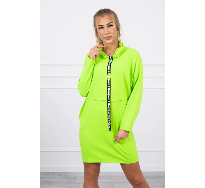 Zelené neonové šaty v barvě kravaty Zelené neonové šaty v barvě kravaty
