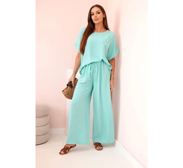 Dámský komplet z viskózy s ozdobným květem a širokými kalhotami - mátový Dámský komplet z viskózy s ozdobným květem a širokými kalhotami - mátový