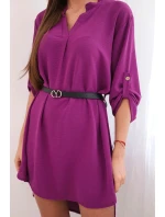Šaty s delšími zády a páskem tmavě fialová
