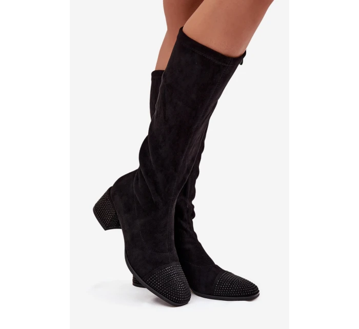 Dámské kozačky s ozdobou na hranatém podpatku Ivanna – černé Dámské kozačky s ozdobou na hranatém podpatku Ivanna – černé