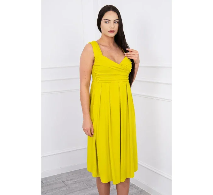 Šaty s širokými ramínky