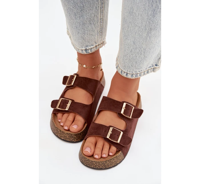 Dámské pantofle na korkové platformě se zlatými sponami model 21919300 - EVENTO