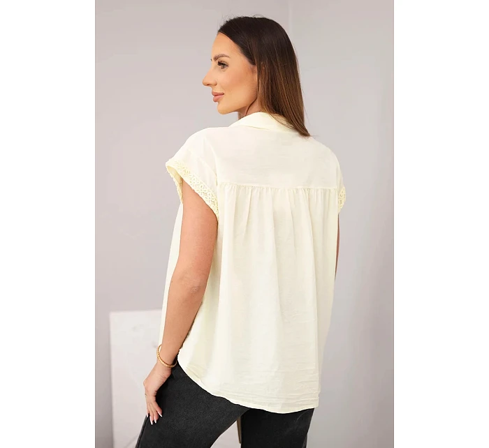 Dámská bavlněná košilová halenka s krajkou a krátkým rukávem žlutá Dámská bavlněná košilová halenka s krajkou a krátkým rukávem žlutá