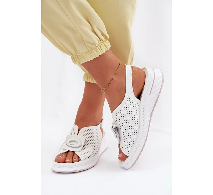 Kožené dámské sandály s ozdobným detailem bílé Deliva