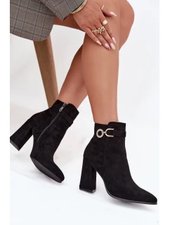 Dámské zateplené kotníkové botky z eko semiše na sloupku s ozdobou – černé Lymall