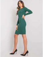 Vypasované žebrované šaty v lahvově zelené barvě s kulatým výstřihem model 21266641 - Factory Price