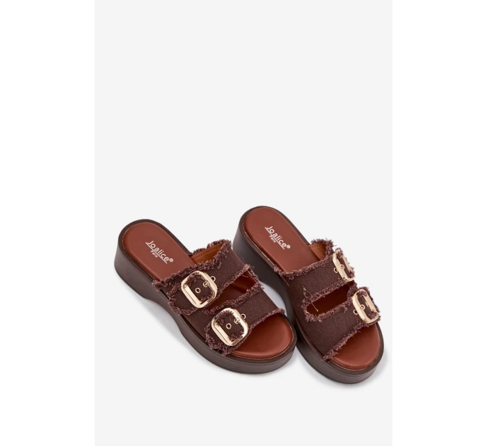 Dámské pantofle na platformě se zlatými sponami čokoládové model 21919104 - Boto