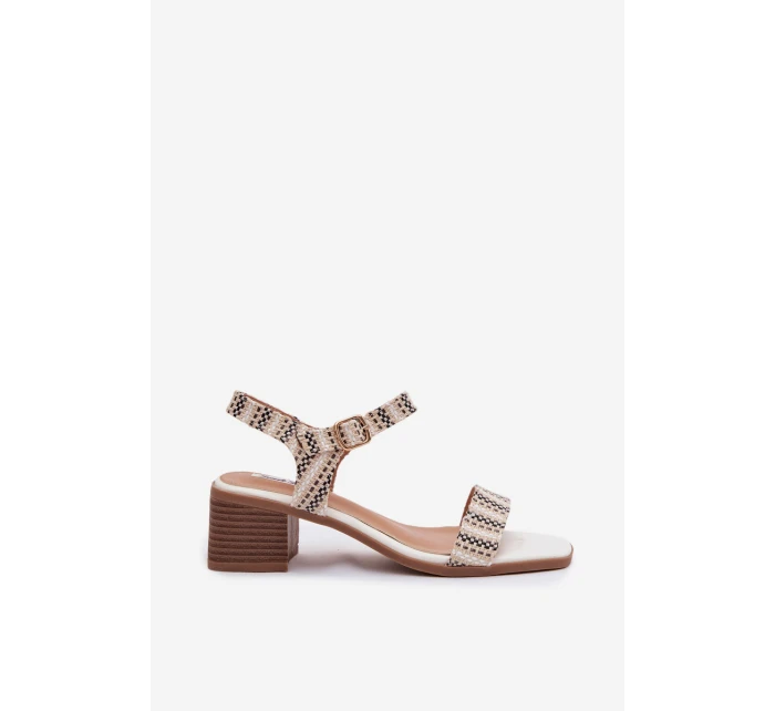 Dámské sandály na bílé model 21961051 - Boto Dámské sandály na bílé model 21961051 - Boto