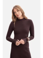 model 21379836 Žebrované midi šaty s asymetrickým pasem tmavě čokoládové - BeWear