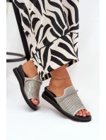 Dámské sandály na klínu s ozdobným páskem stříbrné Teriwes Dámské sandály na klínu s ozdobným páskem stříbrné Teriwes