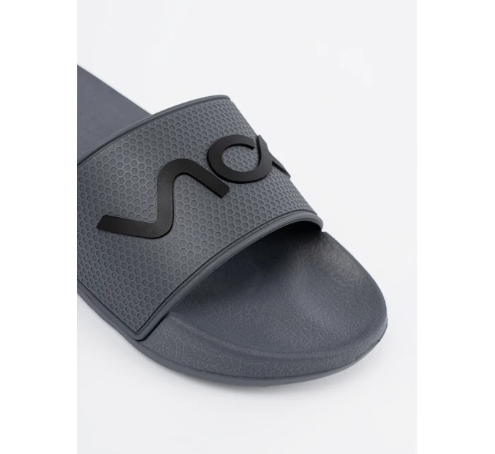 Klasické šedo-stříbrné dámské nazouváky na plochém podpatku Klasické šedo-stříbrné dámské nazouváky na plochém podpatku