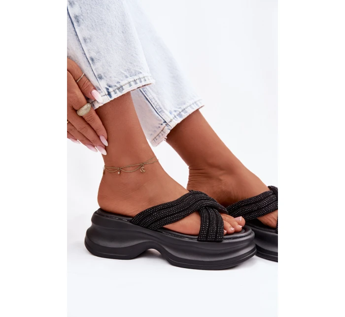 dámské pantofle na platformě s pásky Černé model 22037707 - Boto