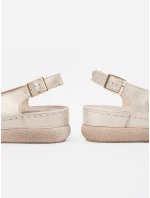 Trendy dámské zlaté  sandály na plochém podpatku