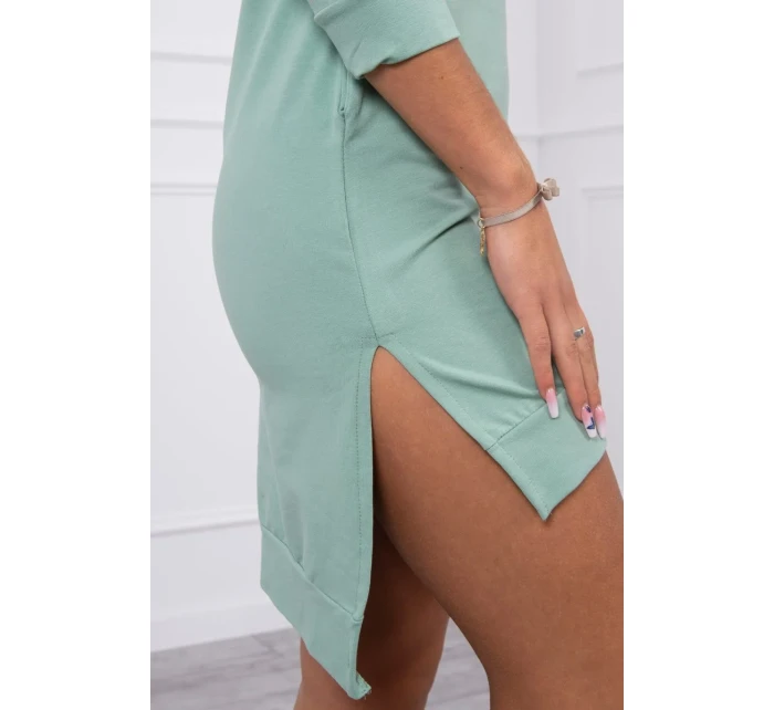 Šaty s delšími zády a barevným potiskem tmavě mátové barvy Šaty s delšími zády a barevným potiskem tmavě mátové barvy