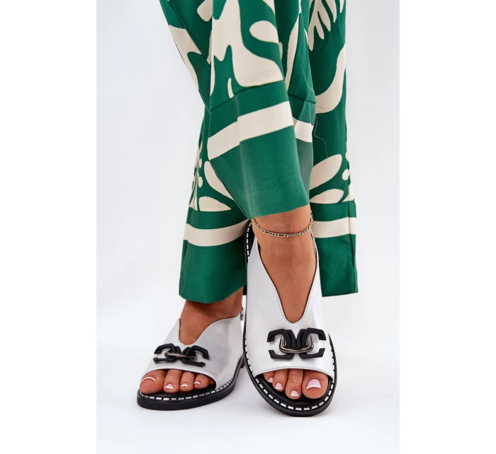 Sandály Na Ploché Podpatky S Dekorací Eko Kůže Stříbrné Tillireta Sandály Na Ploché Podpatky S Dekorací Eko Kůže Stříbrné Tillireta