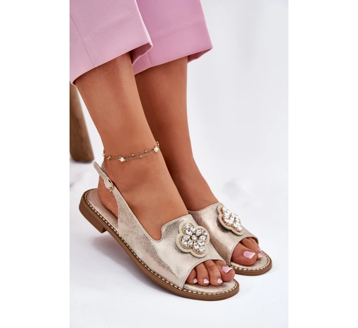 Dámské sandály na plochém podpatku s ozdobným detailem model 21696695 zlaté - S.Barski