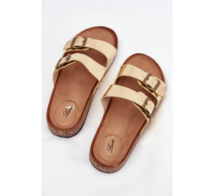 Dámské sandály na korkové platformě s přezkami zlaté model 21704305 - EVENTO Dámské sandály na korkové platformě s přezkami zlaté model 21704305 - EVENTO